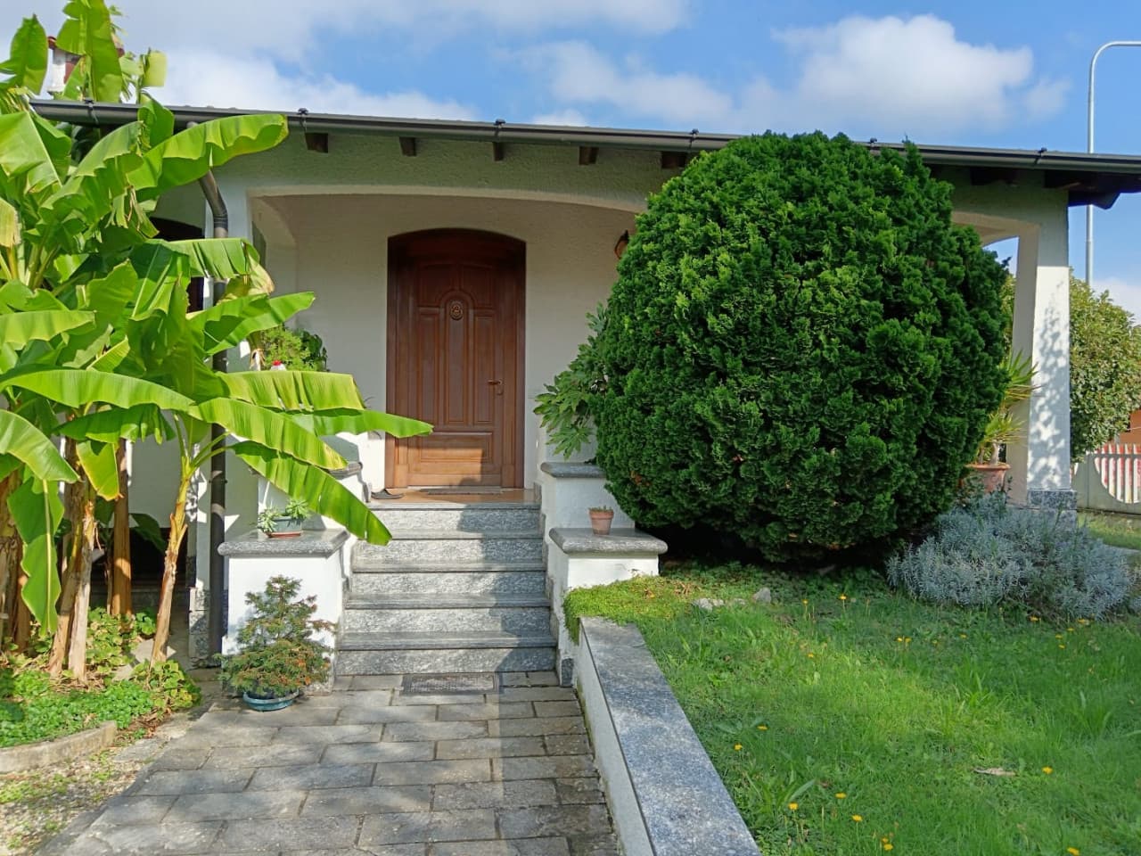 Villa con annesso capannone nel cuore di Motta Visconti - Foto 1