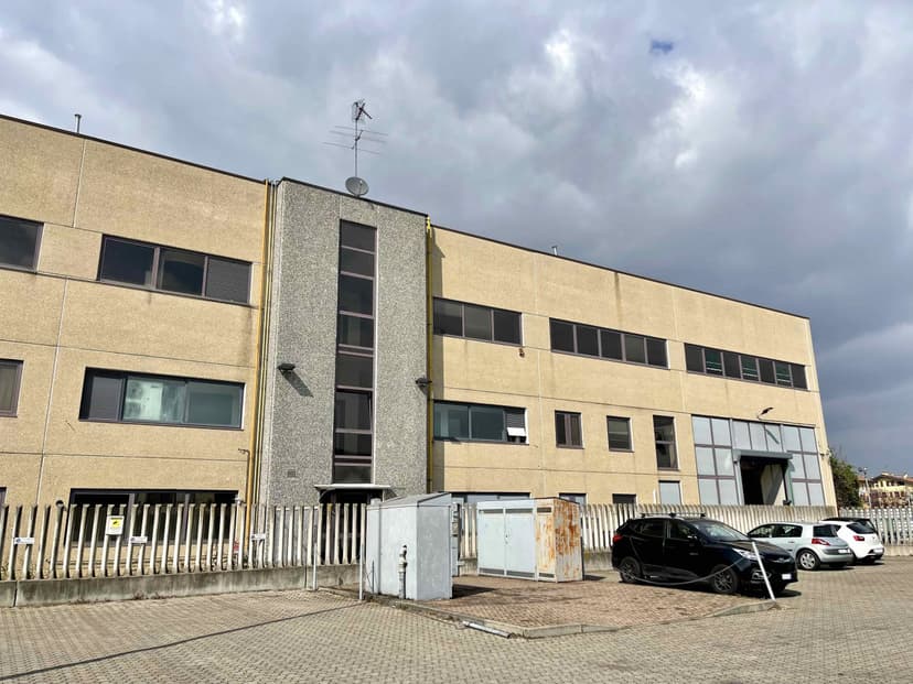 Affittasi, Buccinasco Capannone con uffici 413 mq c.ca