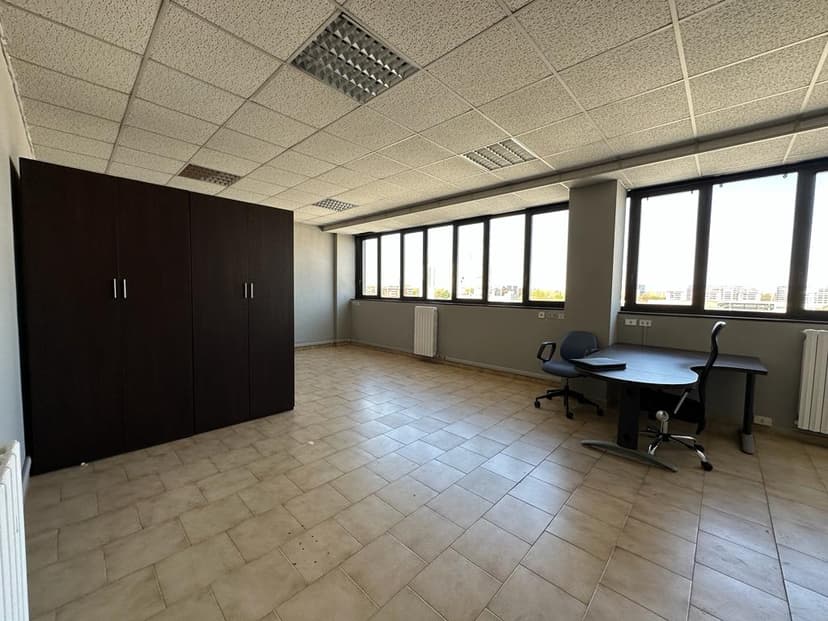 Affittasi, Corsico, luminoso ufficio di 60 mq