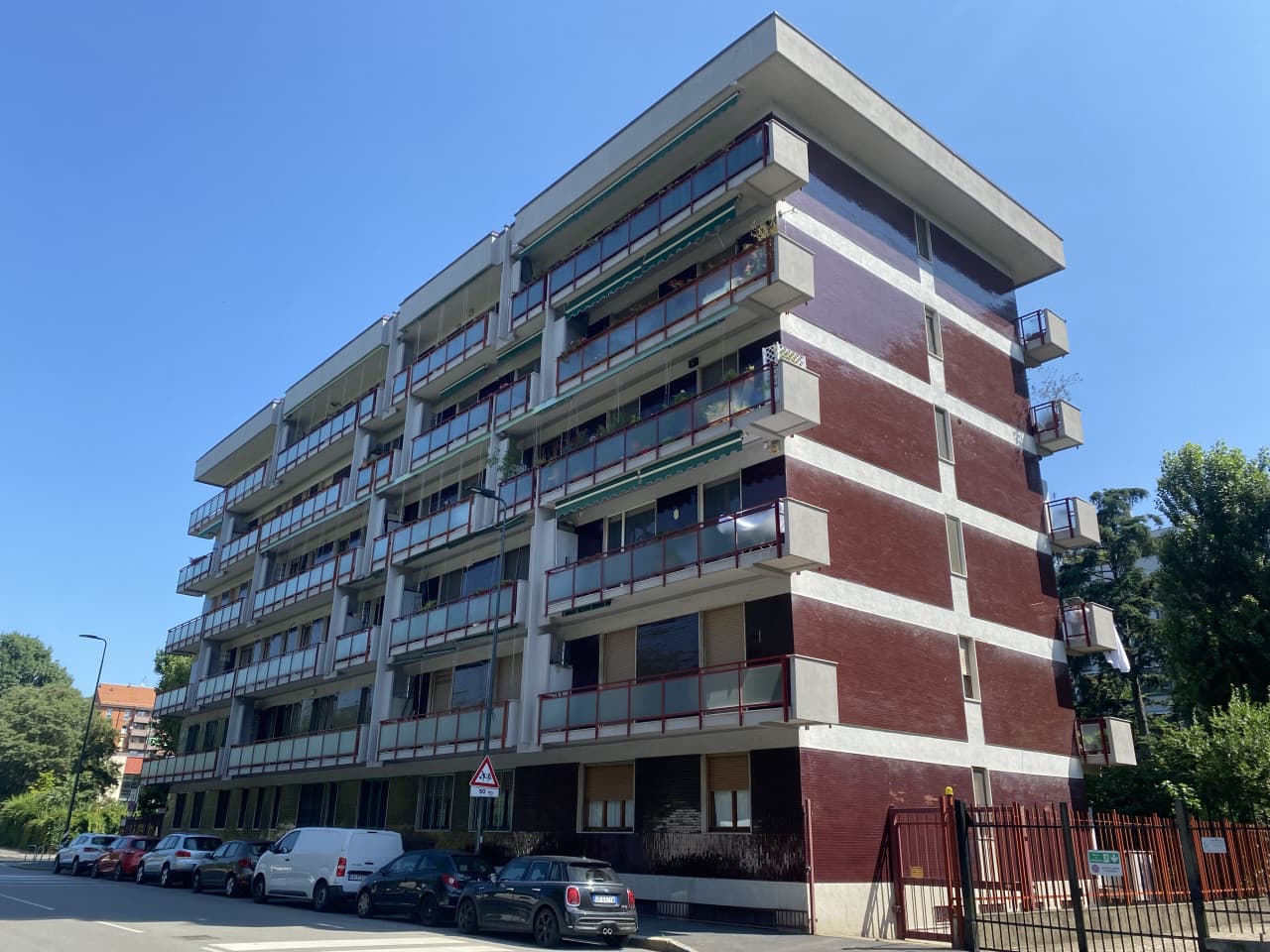 VENDESI AMPIO 5 LOCALI DI 156 MQ ZONA PRIMATICCIO - Foto 1