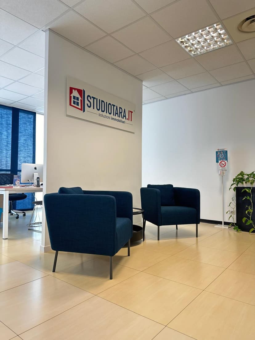 Affittasi, Buccinasco zona commerciale ufficio di rappresentanza di 140 mq