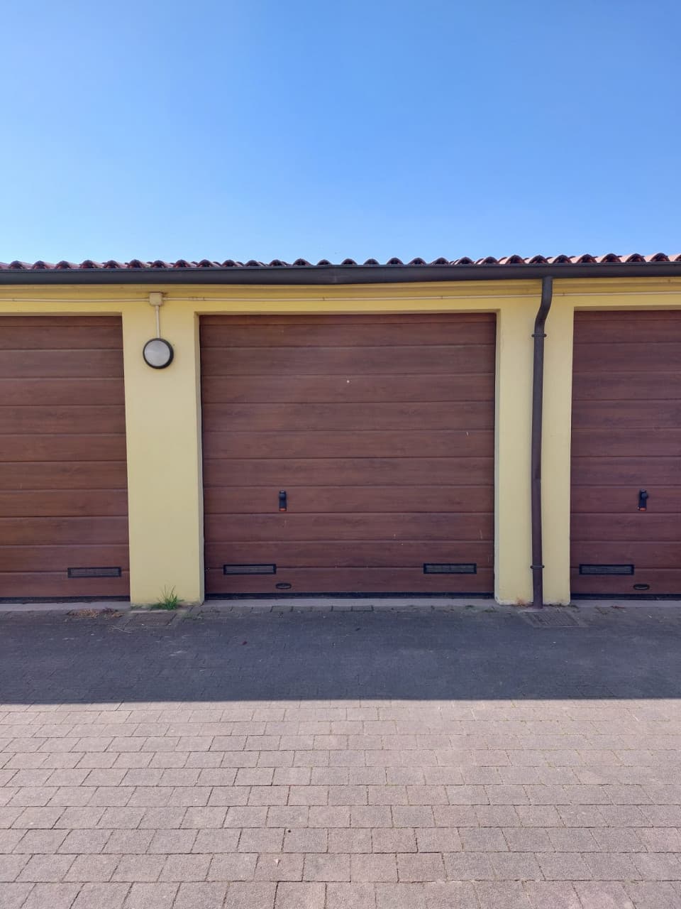 Ampio Garage in Vendita a Buccinasco – Soluzione Ideale per Ogni Esigenza - Foto 1