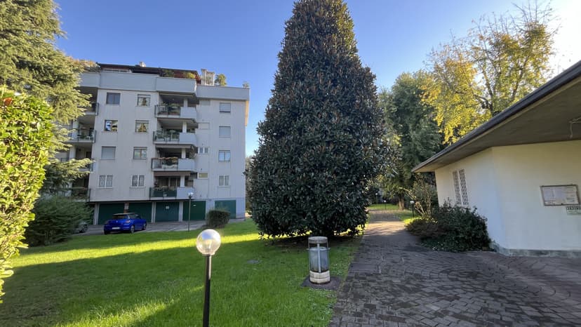 VENDESI POSTO AUTO BUCCINASCO