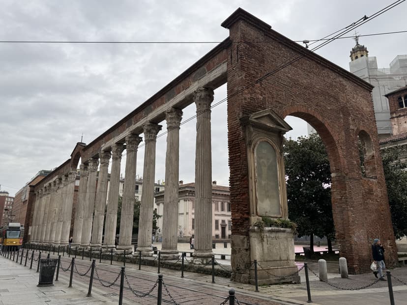 VENDESI TRILOCALE NEL CENTRO STORICO DI MILANO