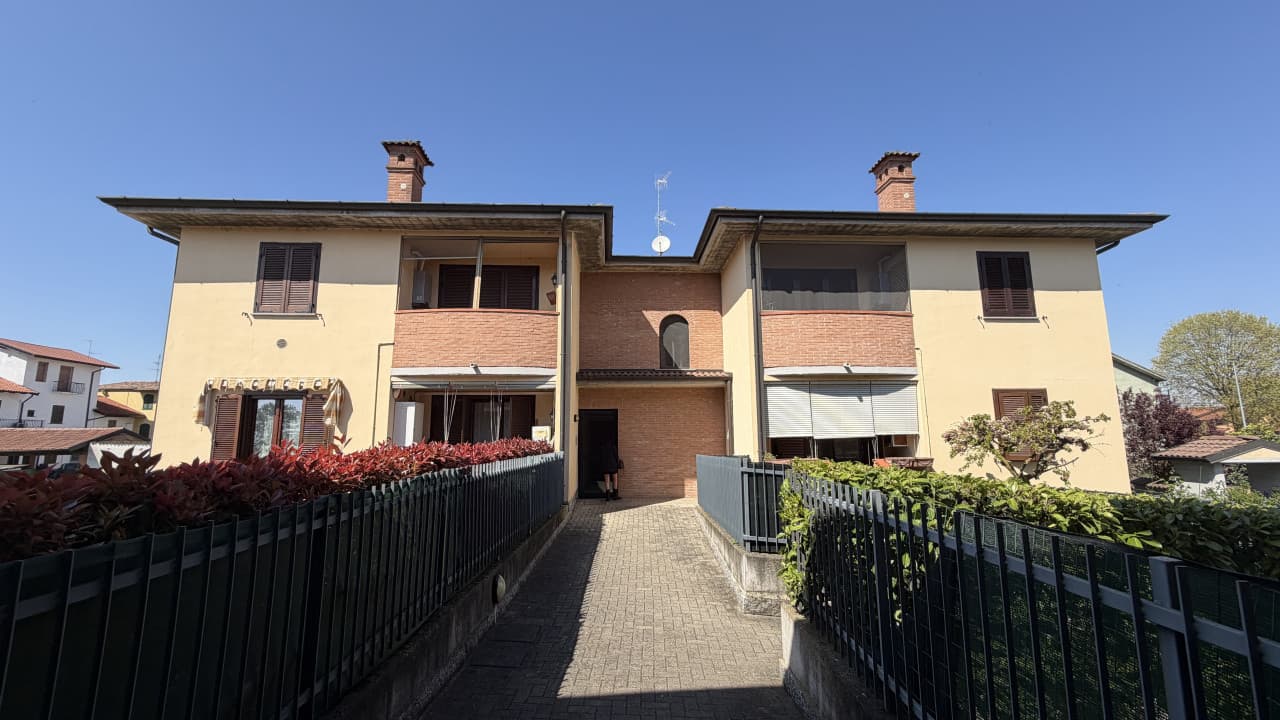 VENDESI LUMINOSISSIMO BILOCALE A BUBBIANO - Foto 1