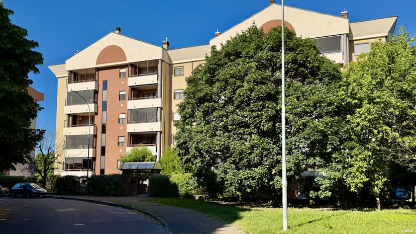 Trilocale Ristrutturato con Terrazzo a Locate di Triulzi